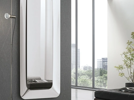 Specchiera con cornice in vetro curvato Anubi di Target Point