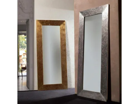 Specchiere da terra Crunch con cornice in materiale materico a scaglie di legnodi Milanomondo