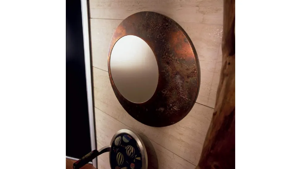 Specchio rotondo Espace con cornice finitura Foglia Rame Collage di Milanomondo