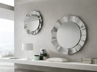 Specchio Osiride con cornice in vetro curvato di Target Point