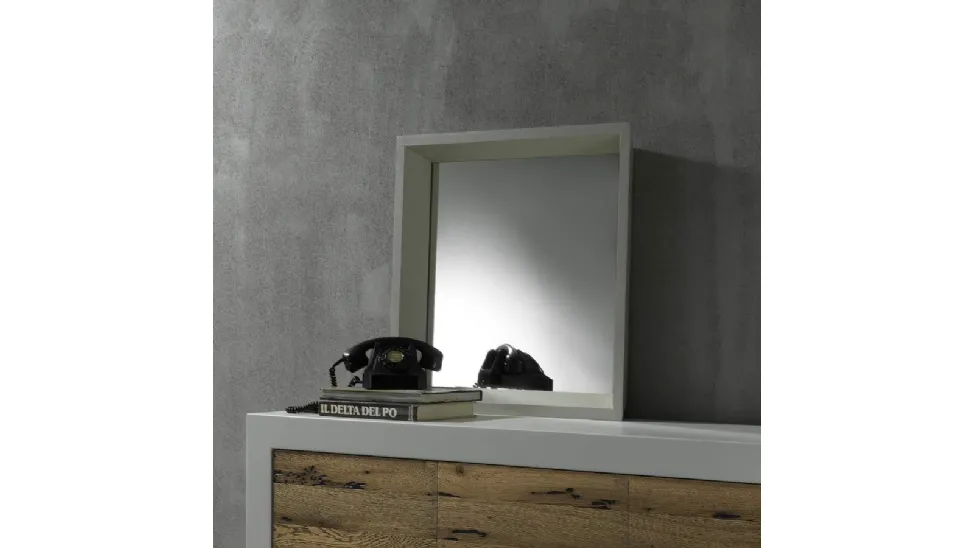 Specchio quadrato con cornice in legno laccato Bianco Wash di Milanomondo