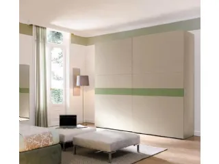 Armadio elegante ad ante scorrevoli formate da quattro pannelli di altezze diverse NC206 Slider Stip di Moretti Compact