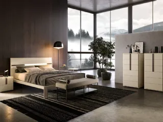 Letto matrimoniale in laccato opaco con testiera C03 Rain e Gamma di Mercantini