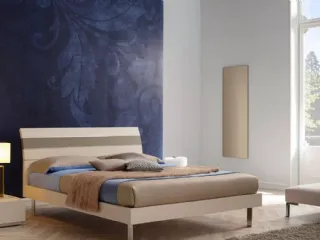 Letto matrimoniale con testiera in laccato opaco SC123 di Moretti Compact