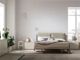 Letto con testiera imbottita Nikki di Tomasella