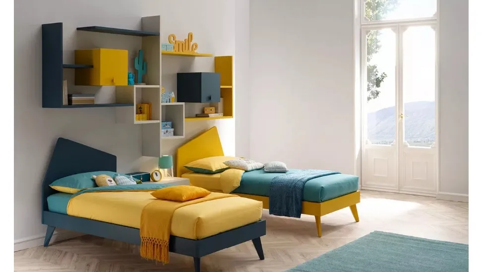 Letto singolo con testiera Iceberg in laccato opaco Pavone e Senape SC101 di Moretti Compact