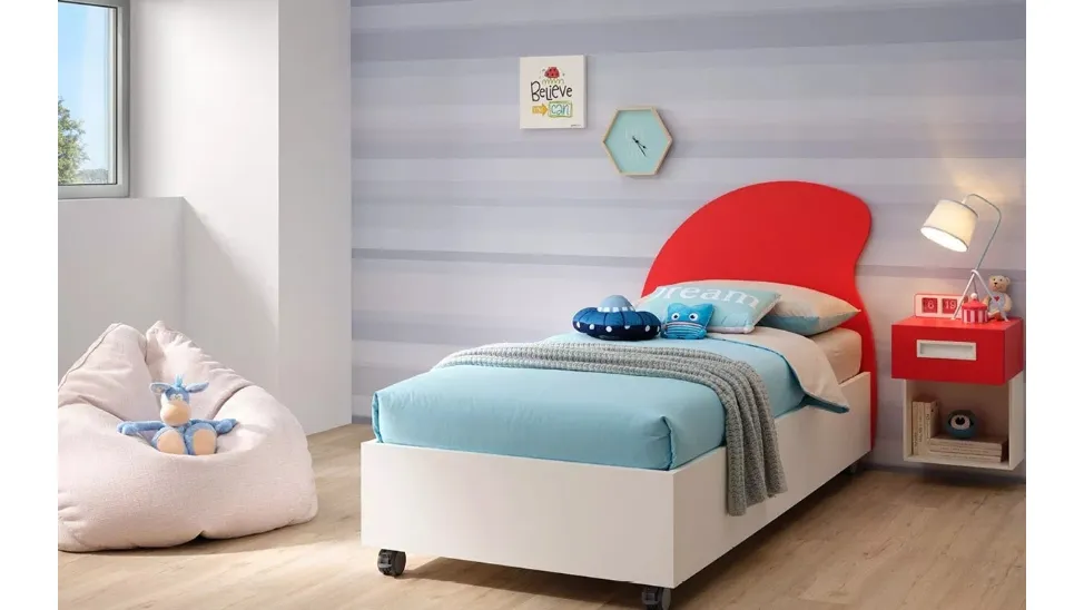Letto singolo con contenitore SC103 in nobilitato Bianco Luce e testiera Hat in laccato Ciliegia di Moretti Compact