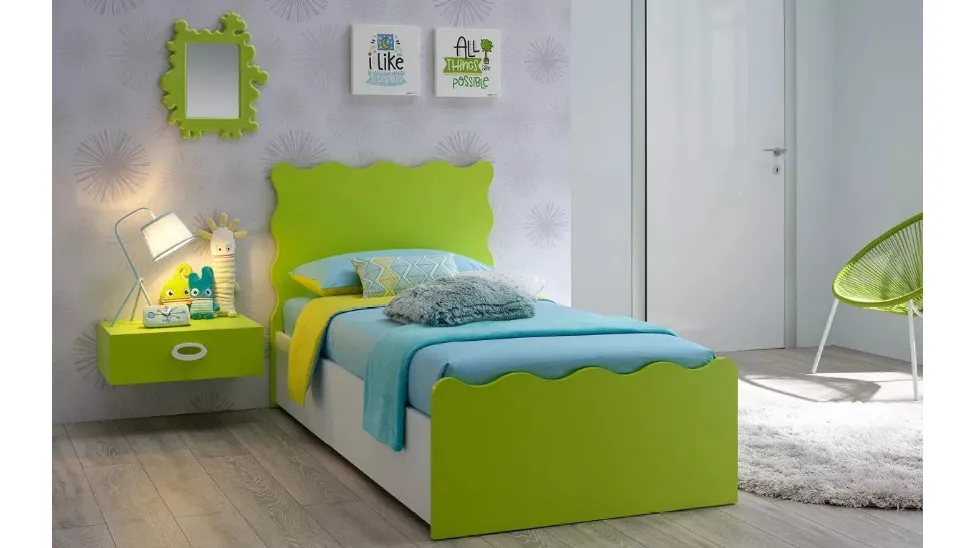 Letto singolo moderno in nobilitato Bianco Luce con testiera e pediera sagomate in laccato Verde Cedro SC109 di Moretti Compact