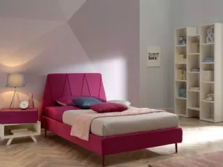 Letto singolo imbottito con testiera in tessuto dalla forma trapezoidale SC210 di Moretti Compact