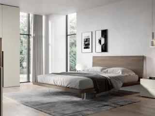 Letto dal design moderno semplice e lineare con testiera in nobilitato essenza Olmo juta e piedini trasparenti Zeo di Villanova