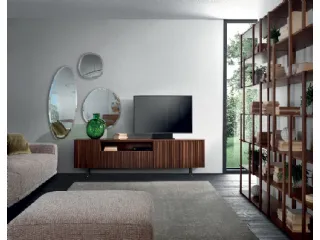 Mobile Porta Tv moderno con ante in legno finemente lavorato e basamento in metallo Line TV di Pacini e Cappellini