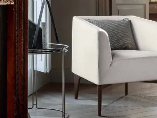 Poltroncina dalla forma squadrata in tessuto Jen di Ditre Italia