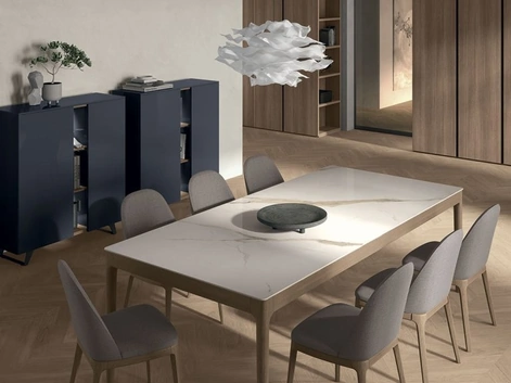 Sedia Dada in tessuto e legno di Tomasella