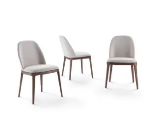 Sedia imbottita in tessuto con struttura in legno Becky di Pacini e Cappellini