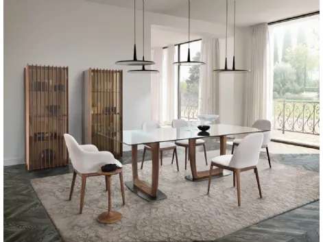 Tavolo con top in vetro temperato e base in legno massello Aaron di Pacini e Cappellini