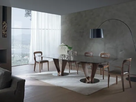 Tavolo rettangolare con top in vetro e basamento in legno massello e metallo Mobius di Pacini e Cappellini