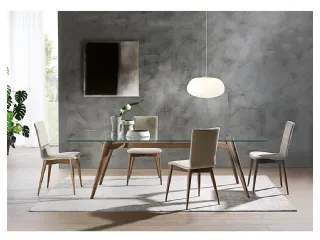 Tavolo rettangolare dalla linea elegante con top in vetro temperato e base in legno Novecento di Pacini e Cappellini