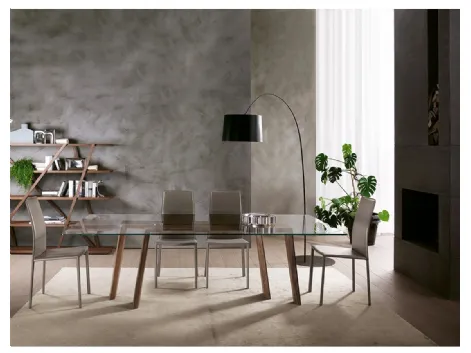Tavolo rettangolare con top in vetro temperato e base in legno massello Ten for Ten di Pacini e Cappellini