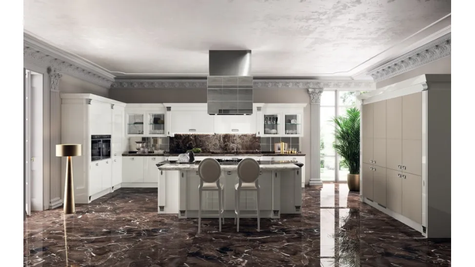 Cucina Classica Exclusiva in laccato lucido Bianco e pelle di Scavolini