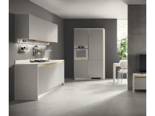 Cucina Moderna Dandy Plus Grigio Velo e maniglia Giallo Senape di Scavolini