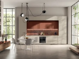 Cucina lineare su misura Mira 05 in laccato Tortora e Ruggine di Scavolini
